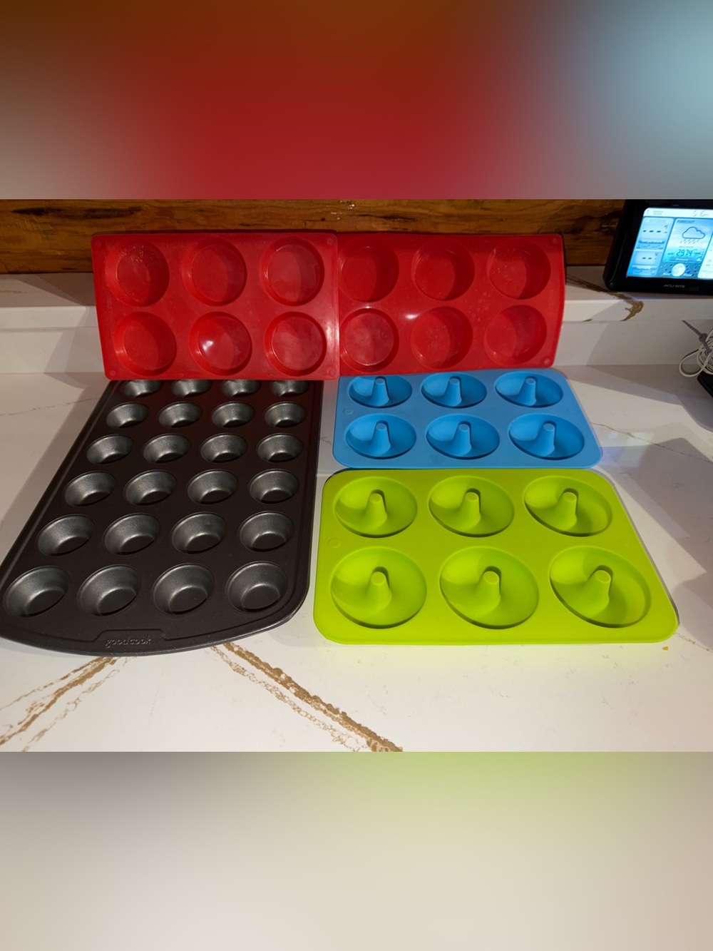 Assorted Baking Molds Set - Red, Black, Blue, Green